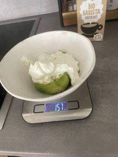 Avocado mit Skyr und Olivenöl